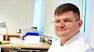 Alex Aleks ist der neue ärztliche Leiter und Chefarzt der Inneren Abteilung des Kreiskrankenhauses St. Anna in Höchstadt. Alex Aleks ist der neue ärztliche Leiter und Chefarzt der Inneren Abteilung des Kreiskrankenhauses St. Anna in Höchstadt.