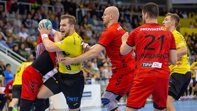 Bartlomiej Bis (mit Ball) fehlte in den vergangenen Tagen im Training krankheitsbedingt, soll aber am Samstag in Lingen wieder spielen.