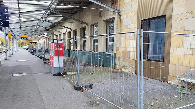 Der Bahnhof Bad Kissingen ist in keinem guten Zustand. Der Bahnhof Bad Kissingen ist in keinem guten Zustand.
