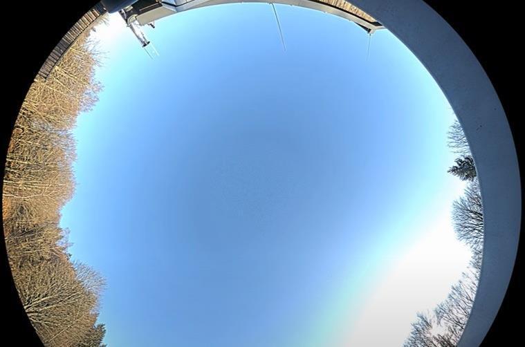 Skycam: Durch die Skycam auf dem Dach des Berghauses kann man auch von zuhause aus einen Blick in den Rhöner Himmel werfen.