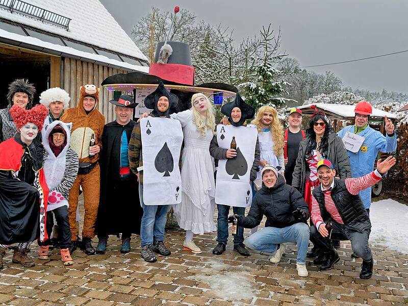 Trotz Schneefall herrschte beim Kinderfaschingsumzug in Ro&szlig;dorf eine super Stimmung.