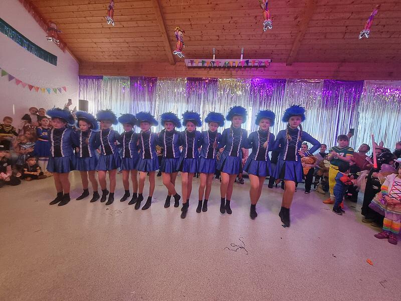 Der Kinderfasching des 1. FC Burk in Forchheim &uuml;berrascht mit vielen H&ouml;hepunkten und ausgelassener Stimmung.