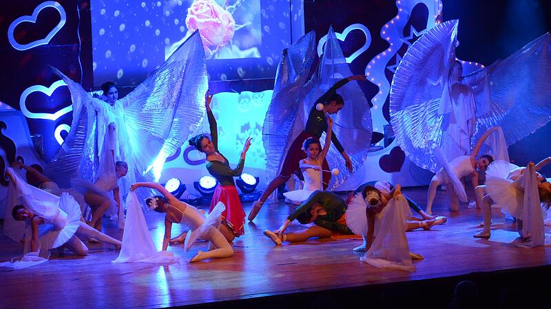 Wunderbare Choreografien werden wieder T&auml;nzerinnen und T&auml;nzer verschiedener Gruppen aus mehreren Tanzschulen- und Gruppen auf die B&uuml;hne zaubern.