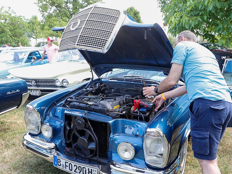 Starthilfe f&uuml;r Auto