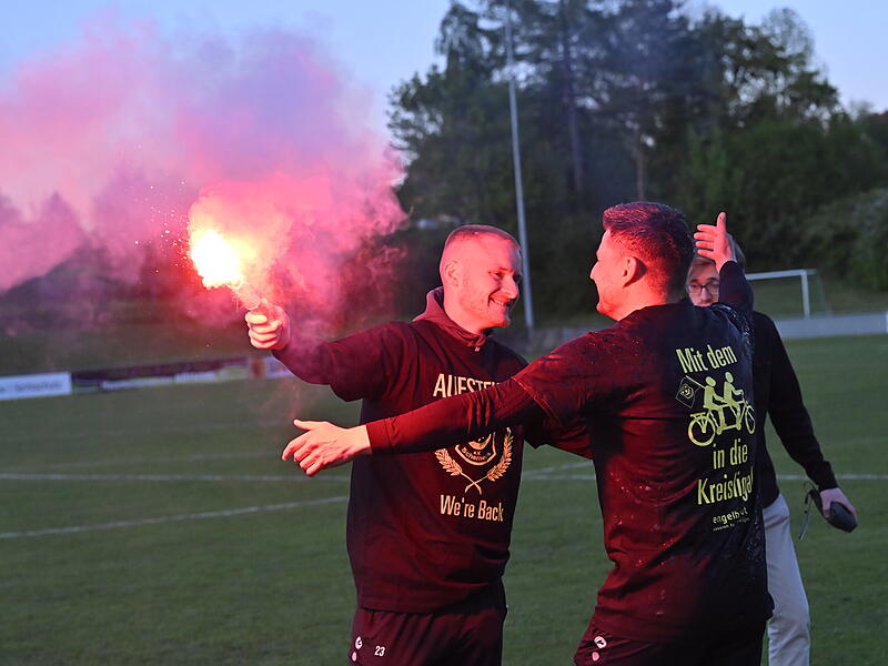 Gro&szlig;e Freude beim TSV Scherneck: Das 0:0 in Scheuerfeld besiegelte den vorzeitigen Meisterschaftsgewinn in der Kreisklasse 3.