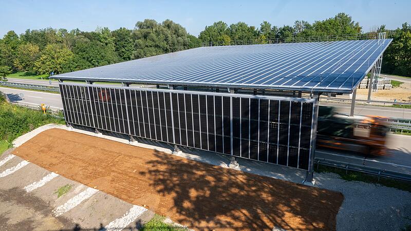 Solardach über Staatsstraße Solardach über Staatsstraße