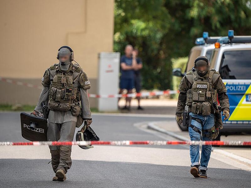SEK-Einsatz an Universitätsgelände in Bamberg: Mann zückt Messer und verschanzt sich in eigener Wohnung SEK-Einsatz an Universitätsgelände in Bamberg: Mann zückt Messer und verschanzt sich in eigener Wohnung