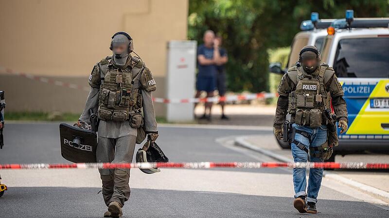 SEK-Einsatz an Universitätsgelände in Bamberg: Mann zückt Messer und verschanzt sich in eigener Wohnung SEK-Einsatz an Universitätsgelände in Bamberg: Mann zückt Messer und verschanzt sich in eigener Wohnung