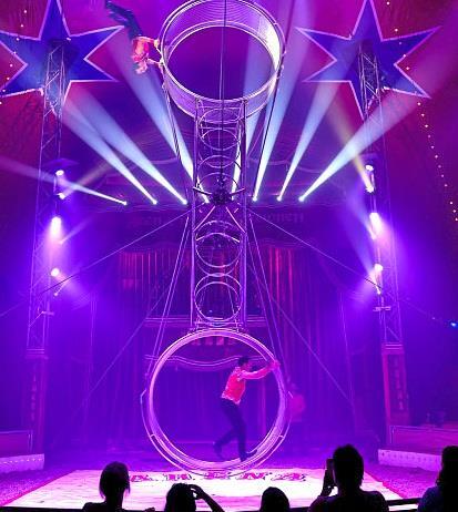 Highlight in der Manege: das Todesrad.Circus Arena