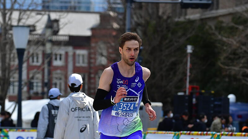 David G&auml;rtlein blieb in Tokio erstmals &uuml;ber die Marathon-Distanz unter 2:18 Stunden.