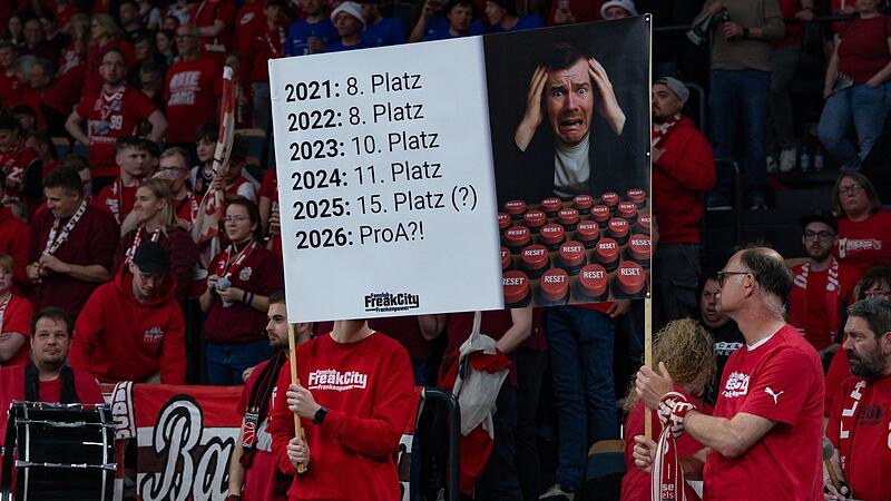 Der Fanclub "Freak City Frankenpower" hinterfragte das Bamberger Abschneiden der vergangene Jahre bereits vor dem Jump kritisch.