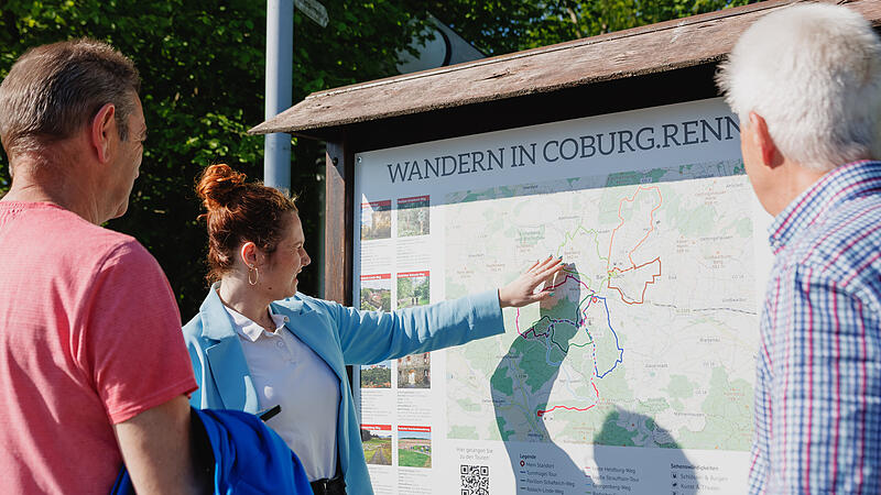 Neue Wanderwege in Bad Rodach; hier Nadine Helmrich von der Gästeinformation Bad Rodach.