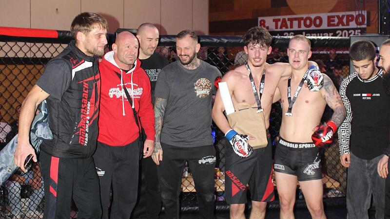 Auch wenn es beim MMA sehr hart zur Sache geht, steht der Respekt vor dem Gegner stets im Vordergrund. Auch wenn es beim MMA sehr hart zur Sache geht, steht der Respekt vor dem Gegner stets im Vordergrund.