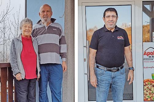 Zur&uuml;ck zu den Wurzeln: Evelyn und Werner Kirchner (von links) stellten &uuml;ber Jahrzehnte den Reservisten ihr Lokal &bdquo;W&uuml;rzburger Hof&ldquo; zur Verf&uuml;gung. Seit 2024 triff man sich im &bdquo;Apollo Grill&ldquo; von Gastronom Enver Umru. Nun gab es noch ein Abschiedsess...