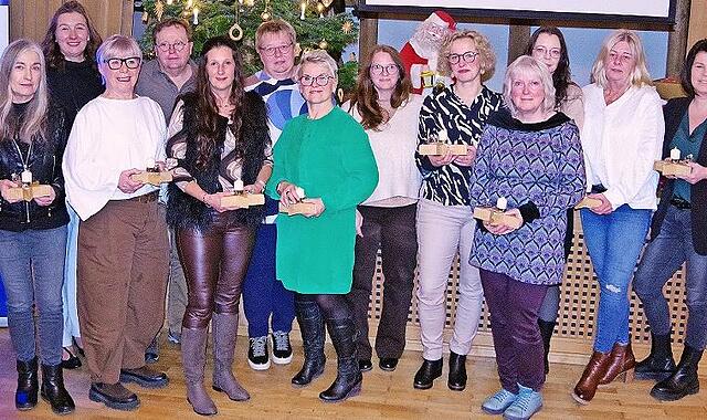 Die Lebenshilfe Kronach mit ihrem Vorsitzenden Florian Kleine-Herzbruch (links) und Geschäftsführer Christian Cartus (rechts) ehrte langjährigen Beschäftigte. Die Lebenshilfe Kronach mit ihrem Vorsitzenden Florian Kleine-Herzbruch (links) und Geschäftsführer Christian Cartus (rechts) ehrte langjährigen Beschäftigte.