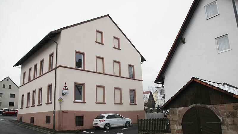 Die Marktgemeinde m&ouml;chte die leerstehende Alte Schule in Zeitlofs vermieten oder gar verkaufen.
