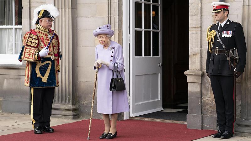 K&ouml;nigin Elizabeth II. wird in Schottland bleiben, wo sie ihre Sommerpause verbringt, um den scheidenden britischen Premierminister Johnson und seinen Nachfolger in der n&auml;chsten Woche zu empfangen.