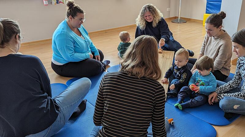 Fr&uuml;hkindliche F&ouml;rderung: Melanie Rubsch leitet im Familientreff Kurse f&uuml;r junge Eltern.
