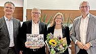 25 Jahre sind ein Grund zum Feiern: (von links) Vorstand Michael Kaiser, Vorstand Jürgen Klubertanz, Jubilarin Sabine Leinweber und Vorstand Rainer Geis. 25 Jahre sind ein Grund zum Feiern: (von links) Vorstand Michael Kaiser, Vorstand Jürgen Klubertanz, Jubilarin Sabine Leinweber und Vorstand Rainer Geis.