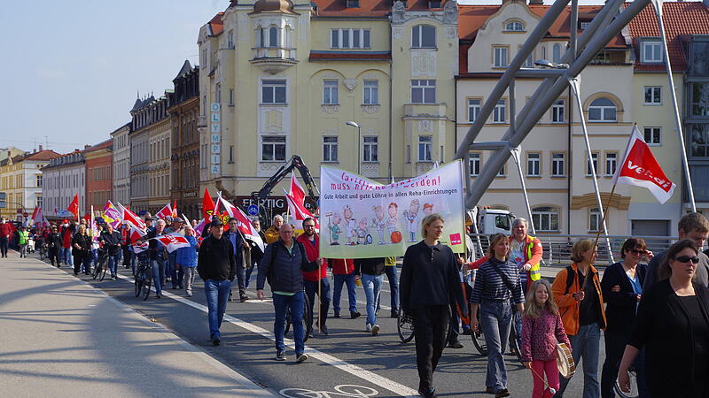 250 der insgesamt 800 Teilnehmerinnen und Teilnehmer zogen vom Bamberger Bahnhof in die Innenstadt.