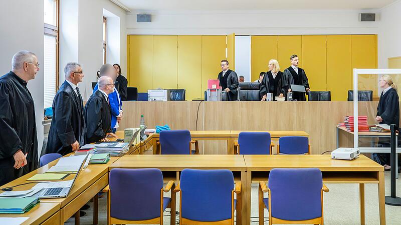 Blick in Sitzungssaal 6 des Landgerichts Schweinfurt, wo seit Februar der Prozess gegen den Kopf der Gemeinschaft "Go&amp;Change" läuft.