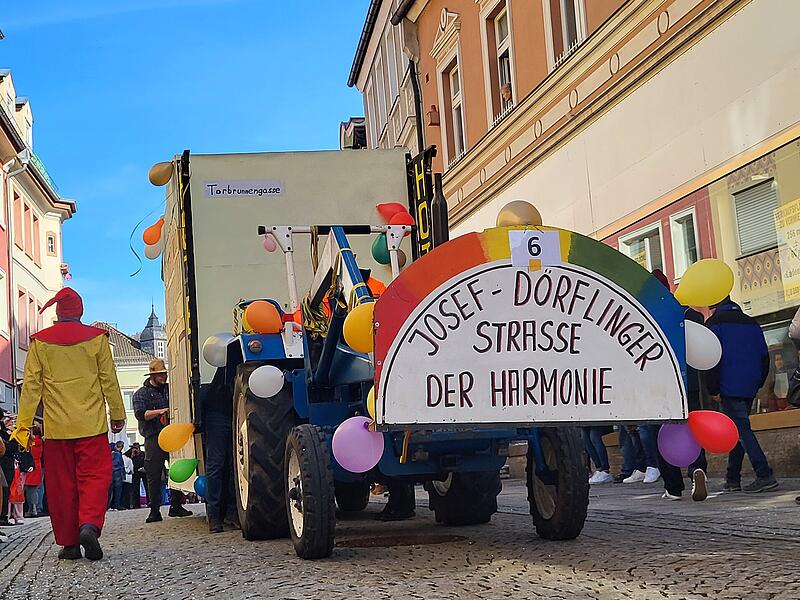 Viel los war am Faschingsdienstag, 4. März 2025, beim Faschingszug in Bad Brückenau.