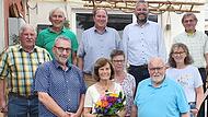 Thea Schwind (vorne) wurde als stellvertretende Vorsitzende verabschiedet. In der mittleren Reihe (von links) die Ausschussmitglieder Bernhard Rünagel, Helmut und Sabine Unterholzer, Karl-Heinz Exner und die neue Zweite Vorsitzende Elke Bärmann. H... Thea Schwind (vorne) wurde als stellvertretende Vorsitzende verabschiedet. In der mittleren Reihe (von links) die Ausschussmitglieder Bernhard Rünagel, Helmut und Sabine Unterholzer, Karl-Heinz Exner und die neue Zweite Vorsitzende Elke Bärmann. H...