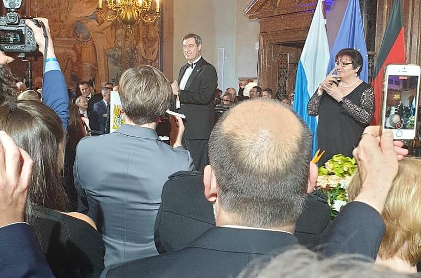 Diese Einladung wird die Wirsbergerin Iris Bl&auml;tterlein nie vergessen: Sie war zu Gast in M&uuml;nchen beim Staatsempfang des Ministerpr&auml;sidenten.