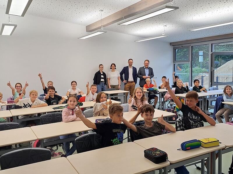 Bereits zum Ende des vergangenen Schuljahrs konnten die Kinder die neuen R&auml;ume der Grundschule beziehen. Zum Schuljahr 2027/28 sollen nun alle Kinder aus der Marktgemeinde ins neue Schulhaus gehen.