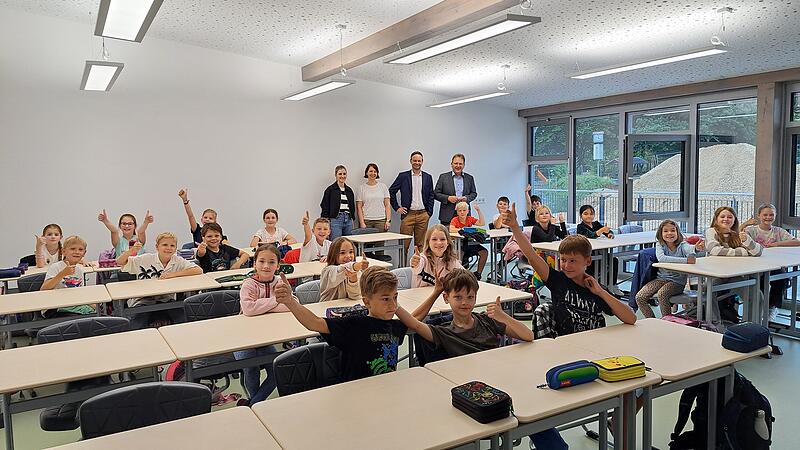 Bereits zum Ende des vergangenen Schuljahrs konnten die Kinder die neuen R&auml;ume der Grundschule beziehen. Zum Schuljahr 2027/28 sollen nun alle Kinder aus der Marktgemeinde ins neue Schulhaus gehen.
