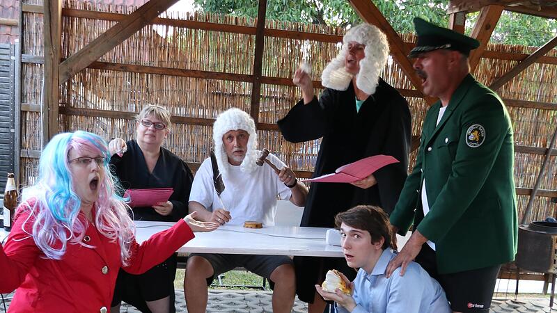 Derzeit sind Katrin John, Birgit Salsano, Martin Bauer, Michael Remde und Michael Kalb (von links) eifrig am Proben.