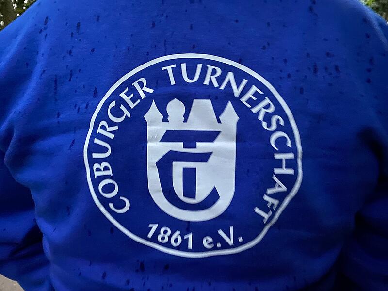 Hier noch einmal das Logo der Coburger Turnerschaft auf einem Sweatshirt.