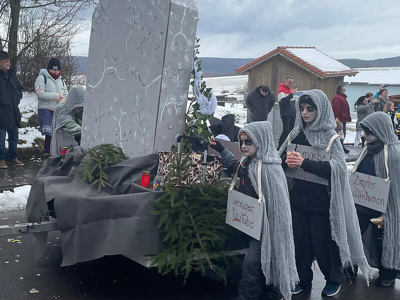 Faschingsumzug StangenrothFaschingsumzug Stangenroth