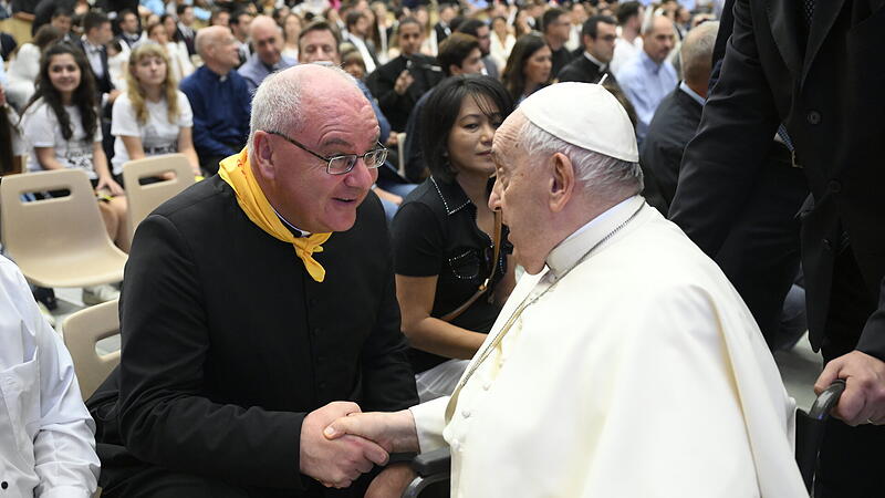 Höchstadt und Papst FranziskusHöchstadt und Papst Franziskus Pfarrer Kilian Kemmer ist Papst Franziskus mehrmals begegnet. 2023 empfing der Heilige Vater die Höchstadter Besucher schon im Rollstuhl.