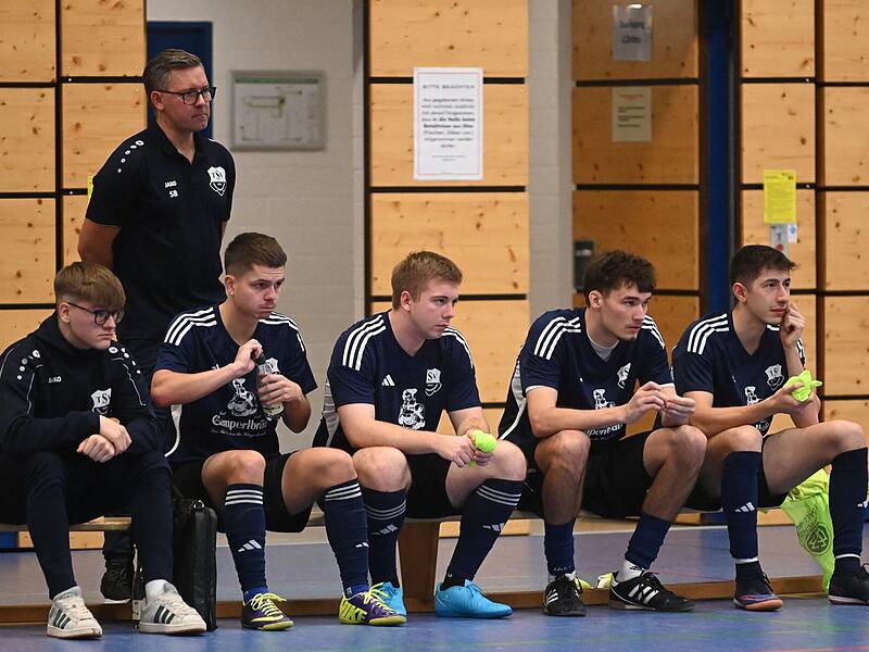 Stefan Bergmann (hier bei der Hallenkreismeisterschaft im Vorjahr) wird ein weiteres Jahr beim TSV Gestungshausen an der Seitenlinie stehen.