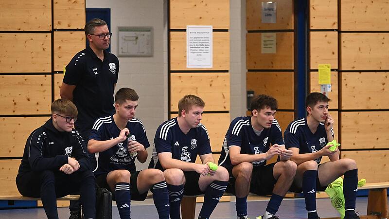 Stefan Bergmann (hier bei der Hallenkreismeisterschaft im Vorjahr) wird ein weiteres Jahr beim TSV Gestungshausen an der Seitenlinie stehen.