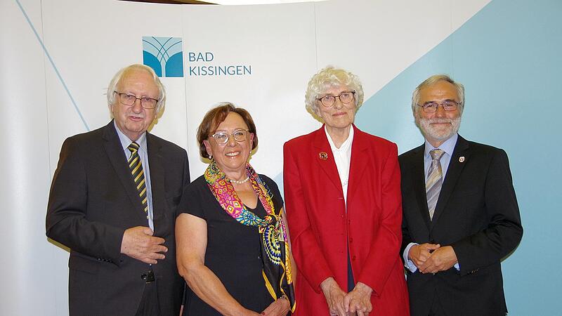 Heinz Stempfle (von links), Karin Renner, Hildegard Sch&uuml;tze und Dr. Ralph Brath wurden von der Stadt Bad Kissingen mit der B&uuml;rgermedaille ausgezeichnet.