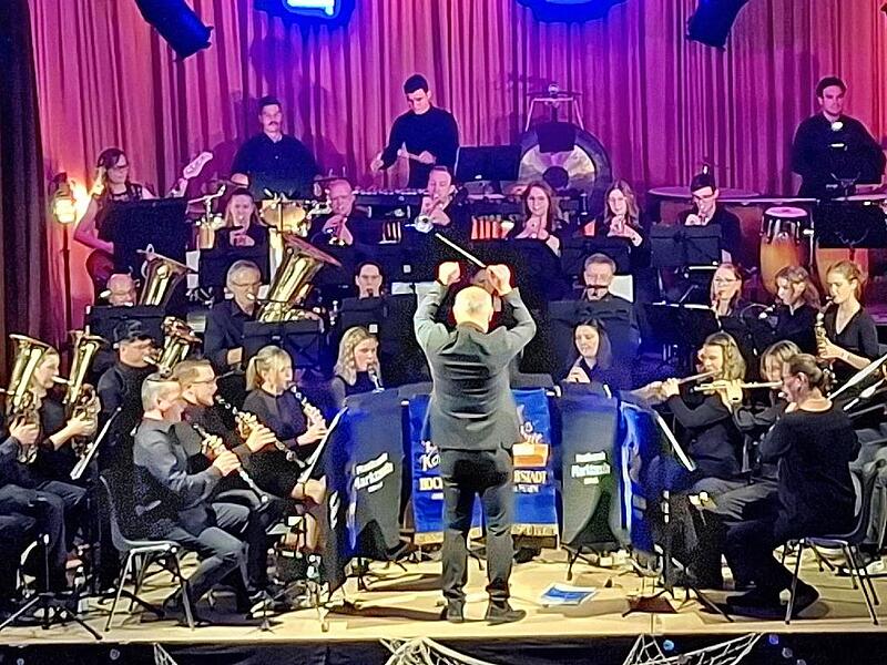 Einen „Ozean der Klänge“ brachte das Blasorchester Hochstadt-Marktzeuln am Konzertabend.