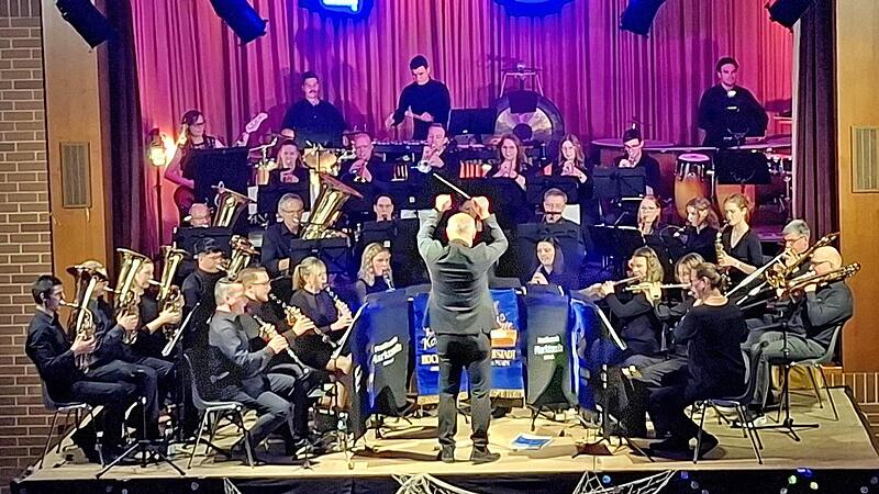 Einen „Ozean der Klänge“ brachte das Blasorchester Hochstadt-Marktzeuln am Konzertabend.