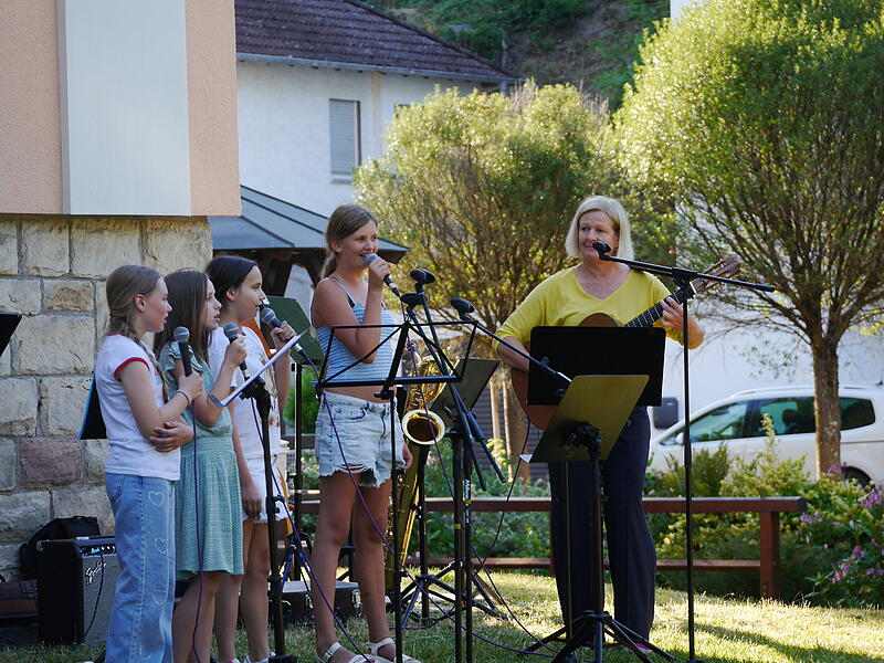 PicknickdeckenkonzertPicknickdeckenkonzert Musik an der Sinn in Bad Brückenau