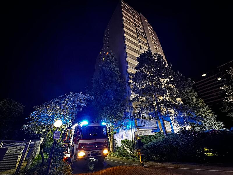 Glück im Unglück: Hochhausbrand in Erlangen endet glimpflichHochhausbrand in Erlangen