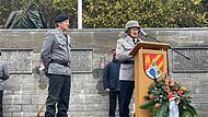 Bürgermeister Rainer Morper und Edwin Metzler beim Gedenken am Volkstrauertag.
