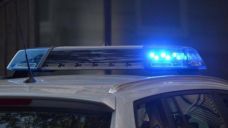 Trug nur Schuh und Handschuhe: "Auffällige Frau" durchstreift oberfränkische Grundstücke Trug nur Schuh und Handschuhe: "Auffällige Frau" durchstreift oberfränkische Grundstücke