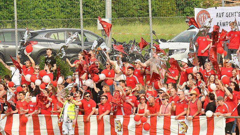 Stolz können die Marktgraitzer auf ihre Anhänger sein, die sie lautstark unterstützen.Relegation: Die besten Fanbilder vom langen Pfingstwochenende Stolz können die Marktgraitzer auf ihre Anhänger sein, die sie lautstark unterstützen.