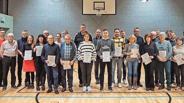 Sie halten der SpVgg Wonsees seit 25 jahren die Treue. Sie halten der SpVgg Wonsees seit 25 jahren die Treue.