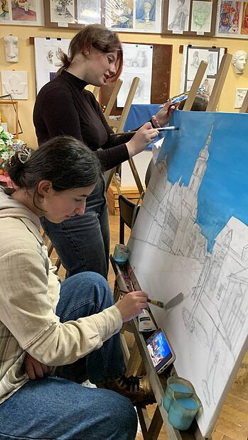 Schüler der Kunstschule Mariia Prymachenko aus Iwankiw besuchen Höchstadt. Sie kommen zum ersten Mal nach Deutschland.