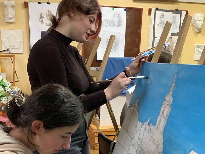 Schüler der Kunstschule Mariia Prymachenko aus Iwankiw besuchen Höchstadt. Sie kommen zum ersten Mal nach Deutschland.