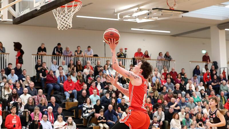 Hailey van Roekel zieht erfolgreich zum Korb.