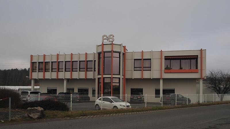 Kein Investor gefunden: Beim traditionsreichen Polstermöbelunternehmen F+S Polstermöbel GmbH ist am 31. August Schluss. Kein Investor gefunden: Beim traditionsreichen Polstermöbelunternehmen F+S Polstermöbel GmbH ist am 31. August Schluss.