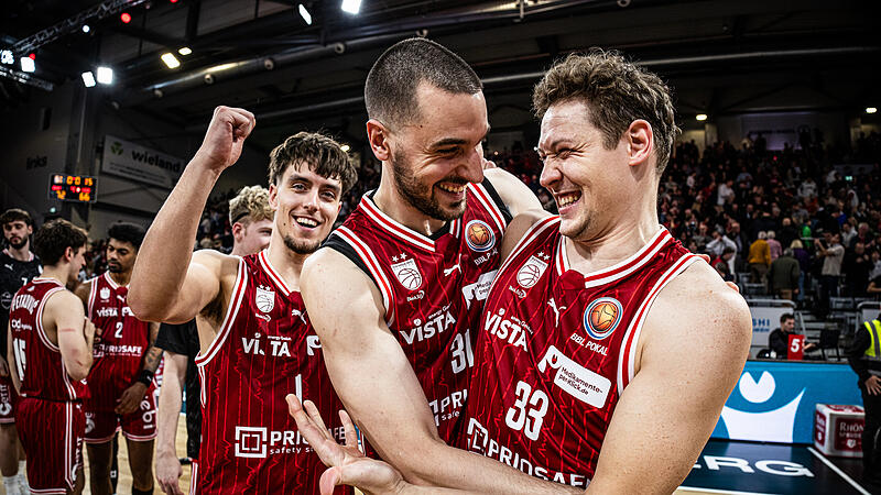 Unbändige Freude nach dem Top-Four-Einzug bei Patrick Heckmann, Daniel Keppeler und Zach Ensminger (von rechts).